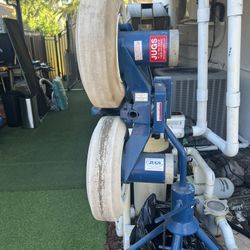Jugs Pitching Machine 2 Wheel Baseball Pitching Machine With Baseball Feeder