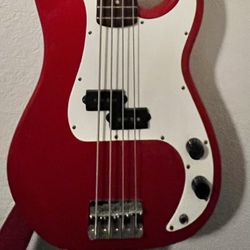 Squire by Fender  Standard  Precision Bass Guitar