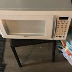 Microwave Like New Clean Kenmore 1200 W