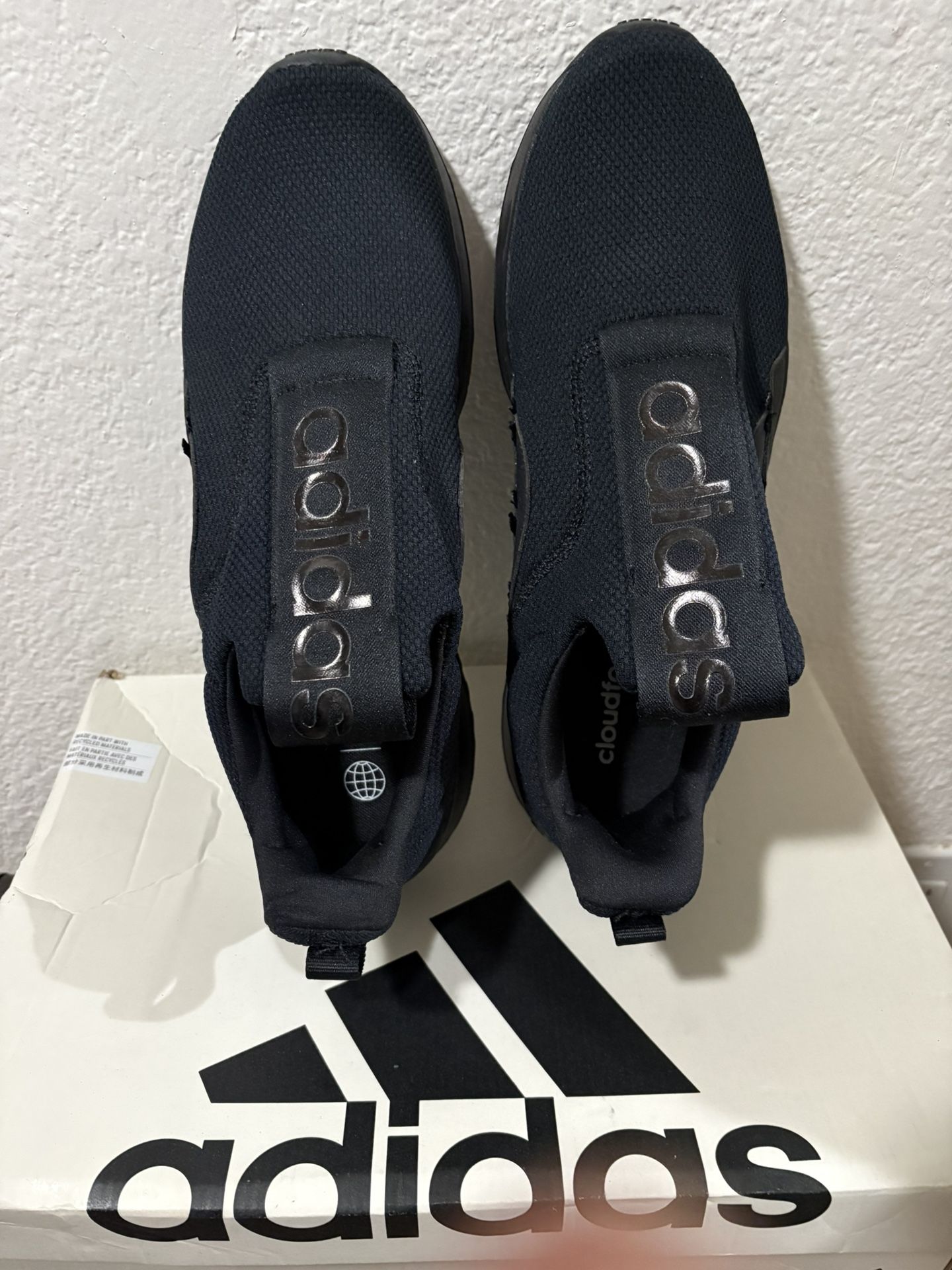 Men New Slip On Adidas Size 11/1/2 New 🌏🌙💫