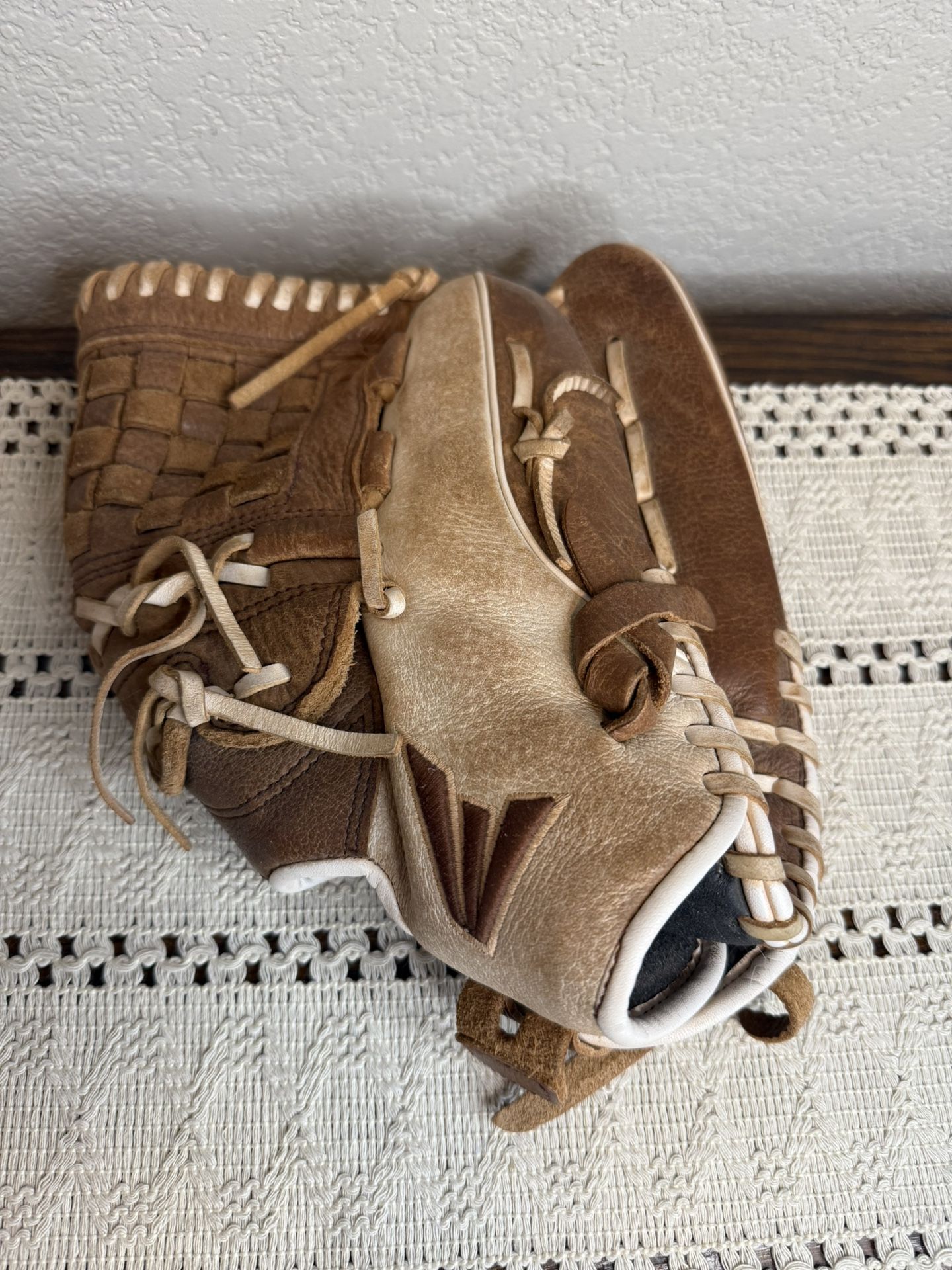 Easton 12 1/2 Glove