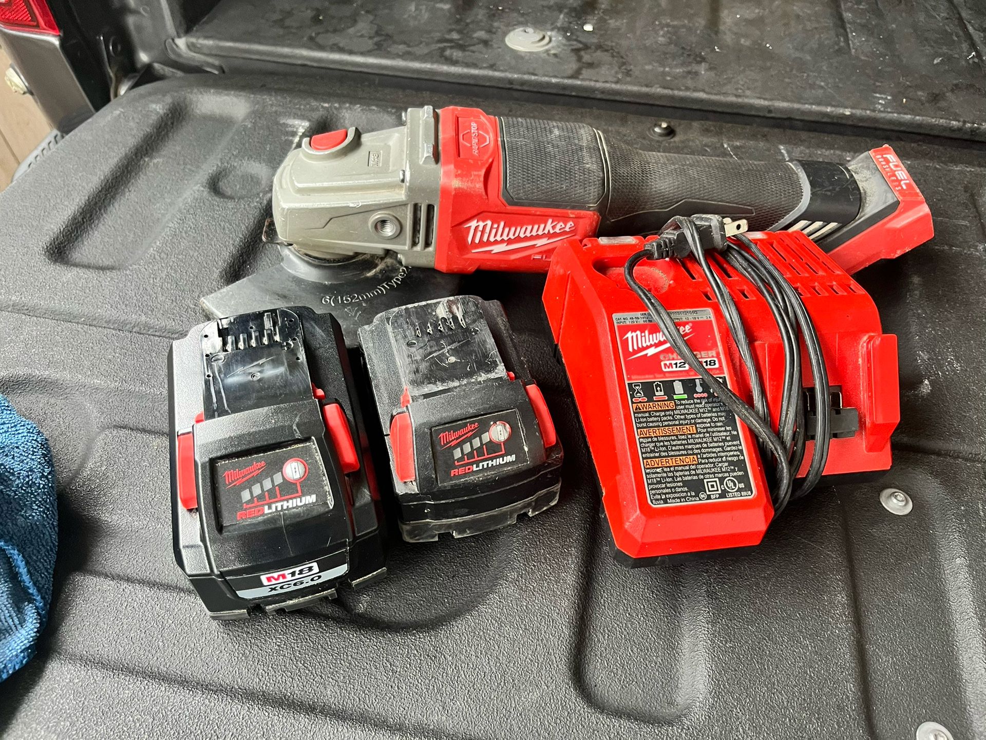 Grinder With 2 Batteries and Charger
