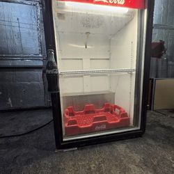 True Mfg Coke Commercial Merchandiser Glass Door REFRIGERATOR 