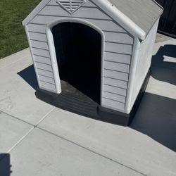 XL Dog House