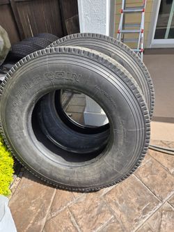 Double Coin RLB300 All Steel Radial Truck Tire