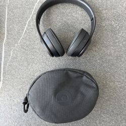 Beats Solo3 Wireless On-Ear Headphones - Apple W1 Headphone Chip, Class 1 Bluetooth, 40 Hours of Listening Time, Built-in Microphone - Black