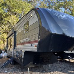 2018 CHEROKEE FORESTRIVER 30FT