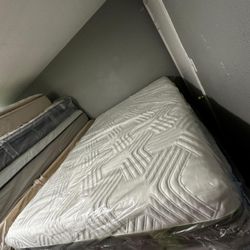 Set Queen Sizes Mattress And Box Spring Tempur Pedic 