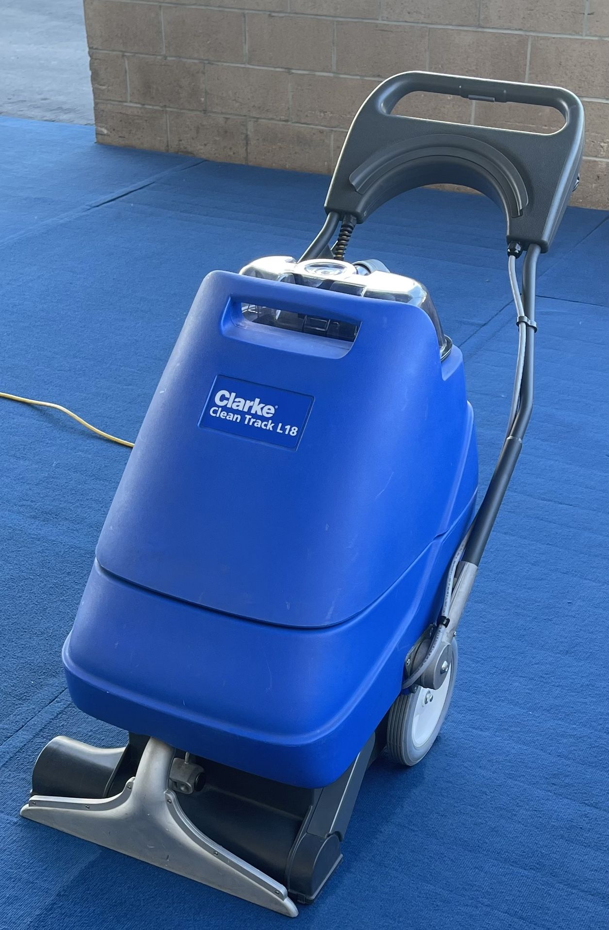 Clarke Clean Track L18 Carpet Extractor