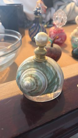 Perfume bottle