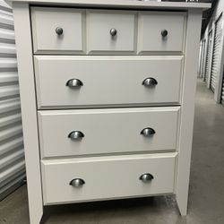 4 Drawer SAUDER  Dresse/ Delivery Available 
