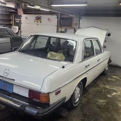 MERCEDES-BENZ 1974