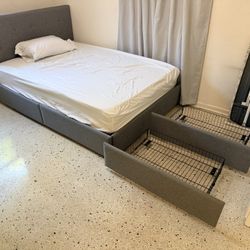 Double Bed W Mattress And Storage 