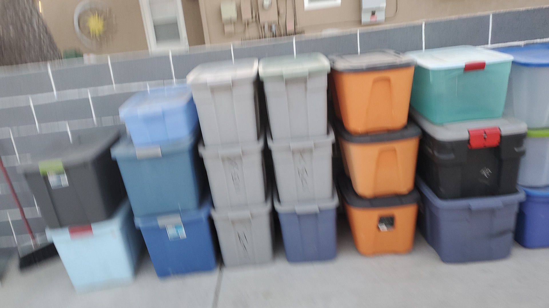 20 empty storage containers