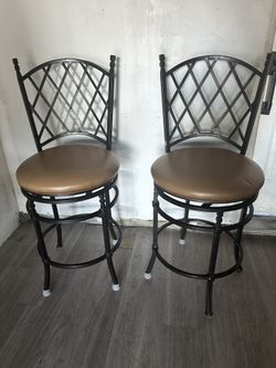 Bar Stools with cushioned seats & lattice Design