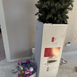 7’6 Pencil Tree W White Lights