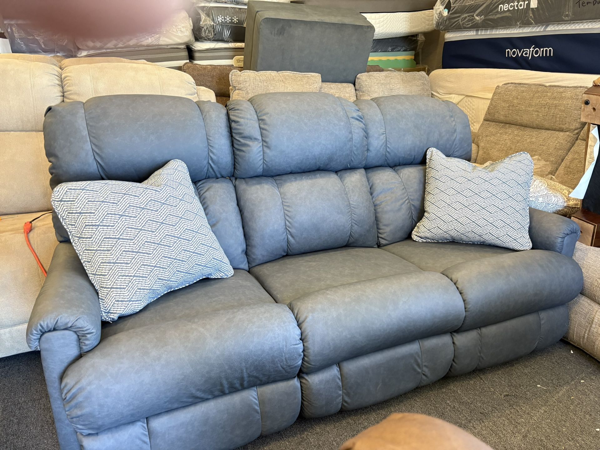 Gorgeous Lazy Boy Wall Hugger Power Recliner $1500. Free Local Delivery