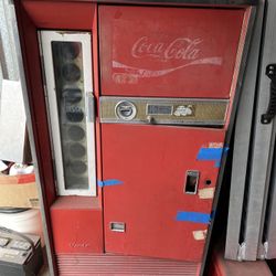 Vendo coke Machine‼️