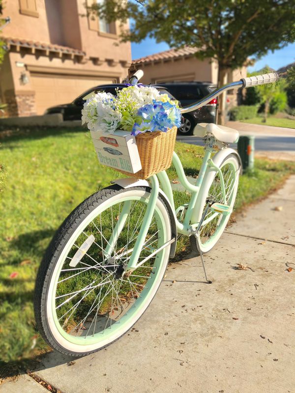 120 obo. Mint Green Women’s cruiser bike with flower basket for Sale