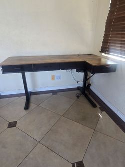 Mesa electrica con cajones