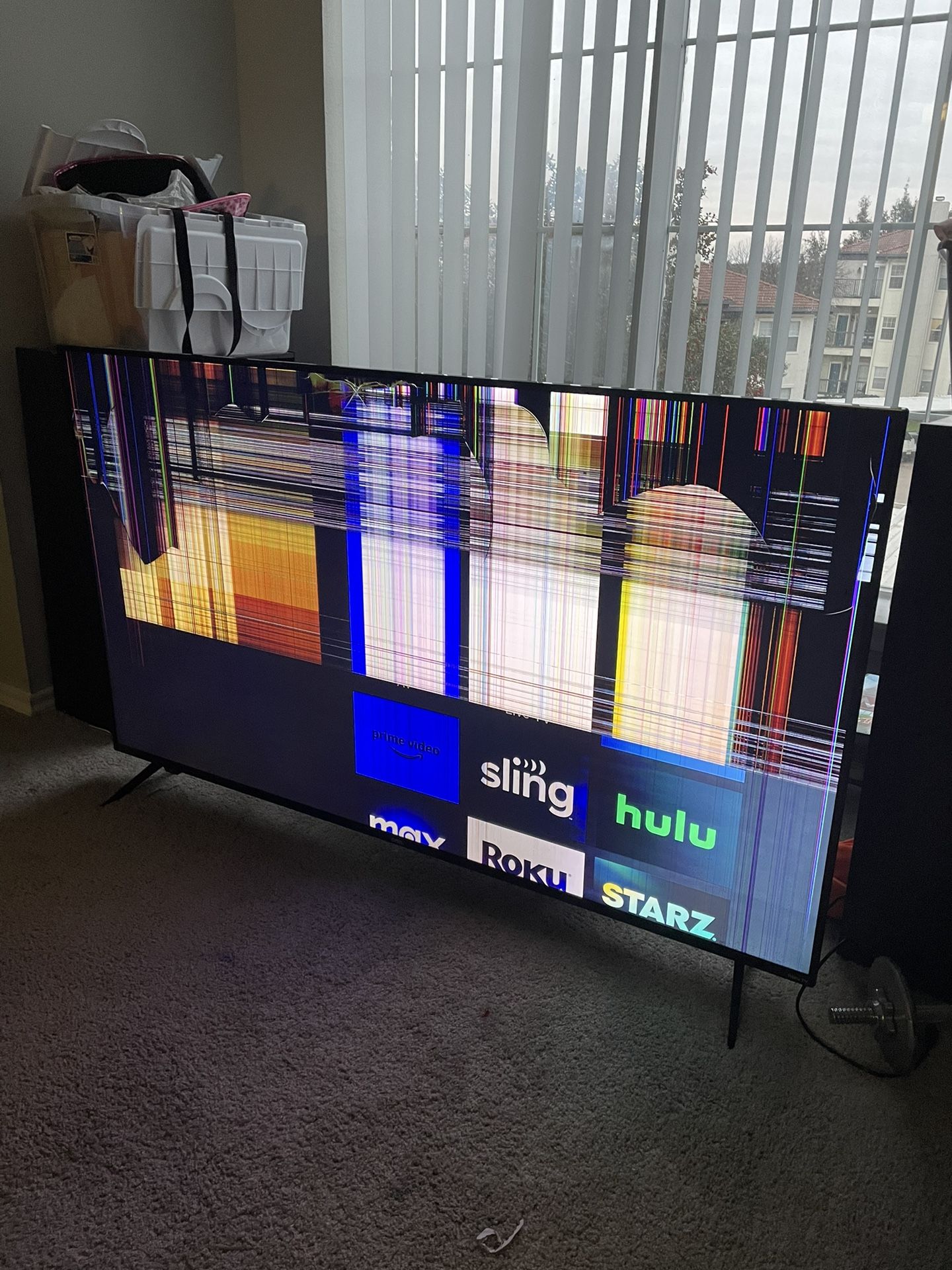 onn 70 inch tv Class 4K UHD (2160P) LED Roku Smart TV HDR (100068378)