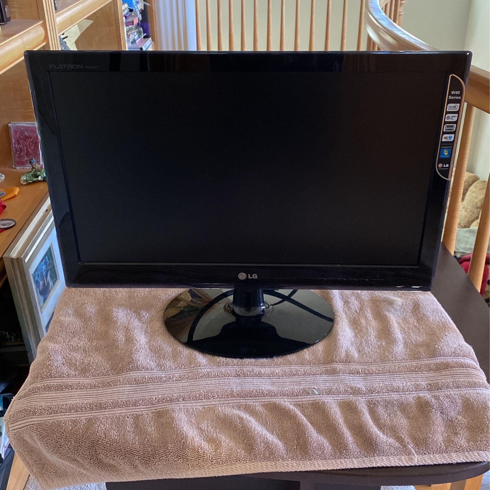 LG Flatron W2240TV 22" Widescreen LCD Monitor - Grade B