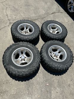 Jeep Wrangler TJ YJ Wheels and Tires 31x10.5R15 5x4.5 lug pattern Mud Terrain