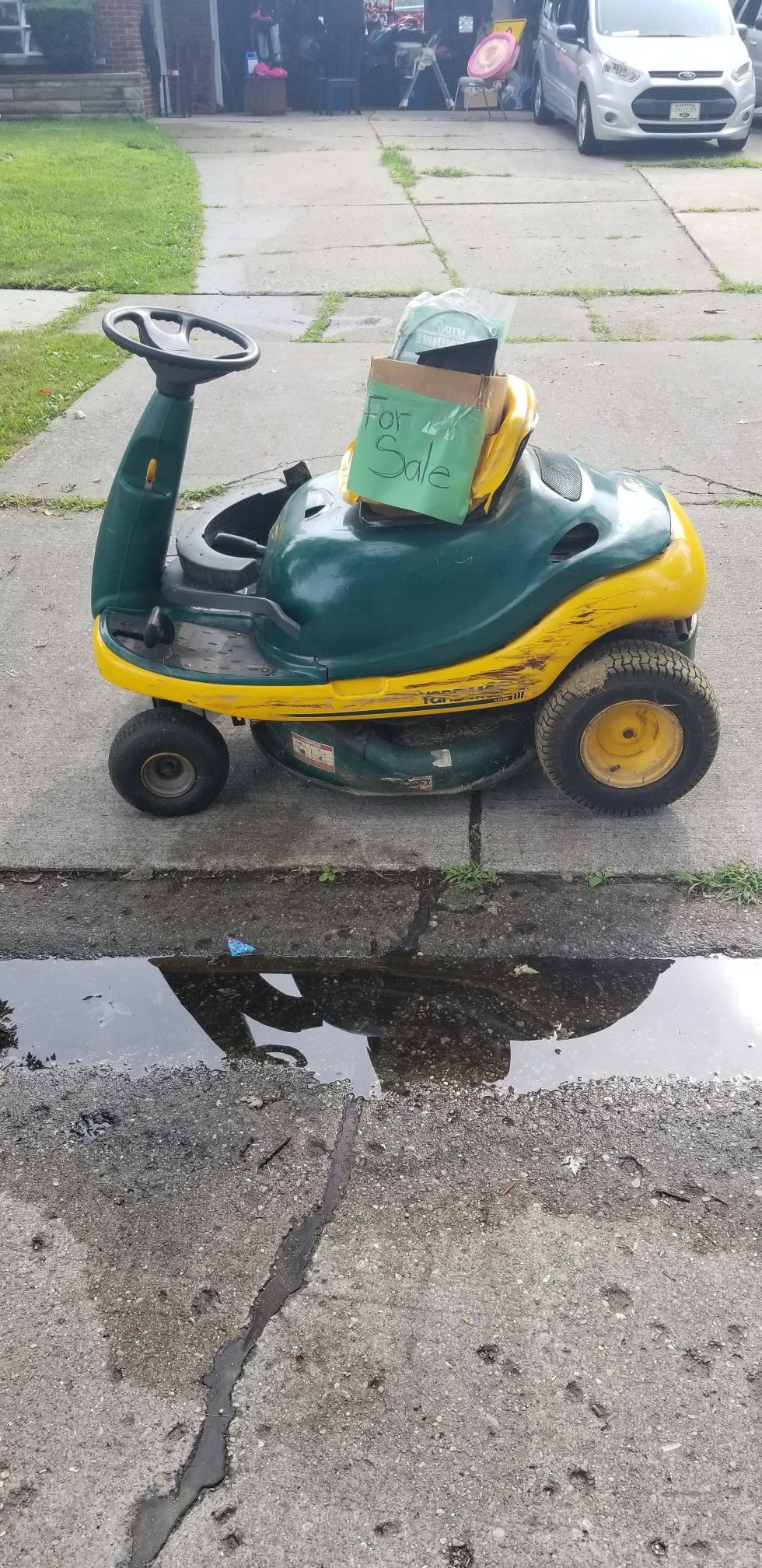 Riding lawn mower