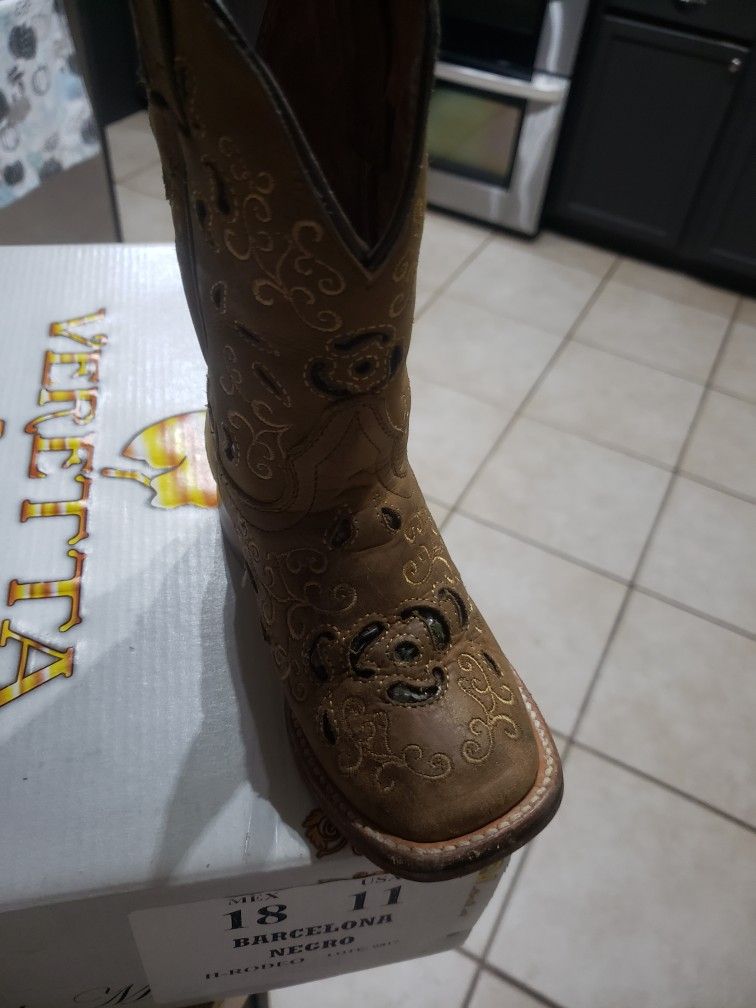 Girls Boots Size 11 For $10.00 