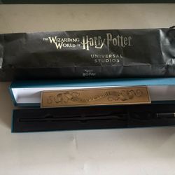 Fantastic Beasts Albus Dumbledore Black Interactive Wand Universal Studios Map