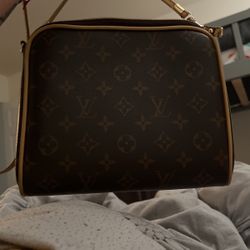 AUTHENTIC LOUIS VUITTON