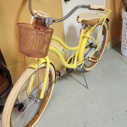 Huffy Nel Lusso Girls' Cruiser Bike, 24" Wheels  Yellow