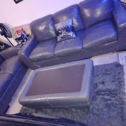 3 Piece Sectional Couch 🛋️ Comes With Rug And Ottoman  Kitchen Table And Chairs