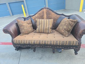 Paul Robert  BeautifulGreat Sofa Worth Lot More