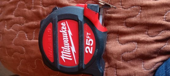 Buena sinta de marca Milwaukee 25FT  Okey Personas Serias Okey Gracias  se vale ofrecer