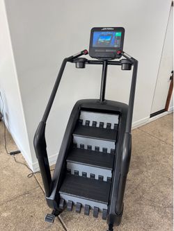 Life Fitness Powermill 95s Stairmaster With 16" Touchscreen ($10,000 New!)