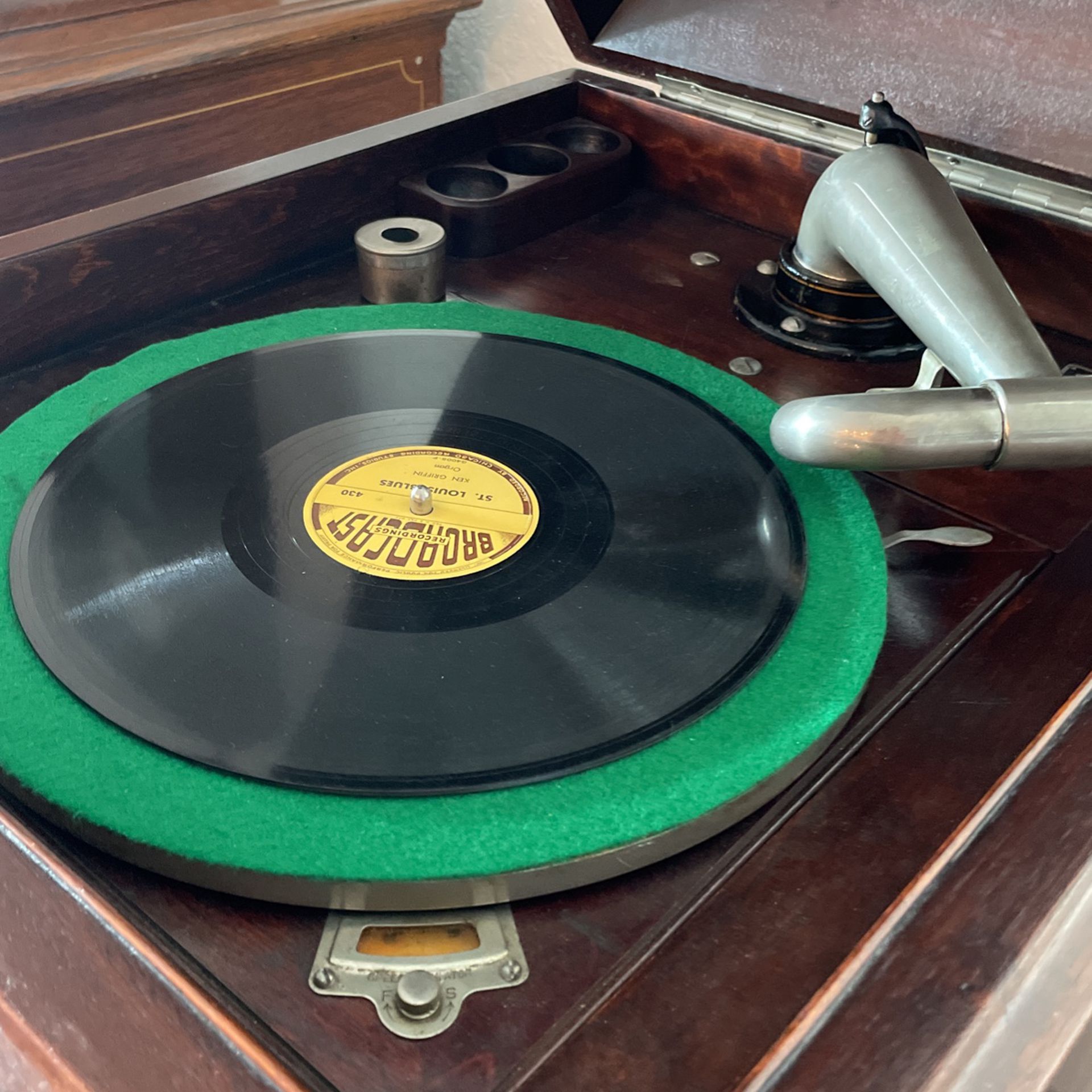 Early 1900’s Victorian Record Player Victrola.  Rare Find!