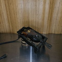 🍳 Vintage RUGGEDI Cast-Iron Waffle Iron — 1940s/50s Era