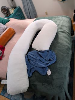 Pregnancy body pillow + 2 covers