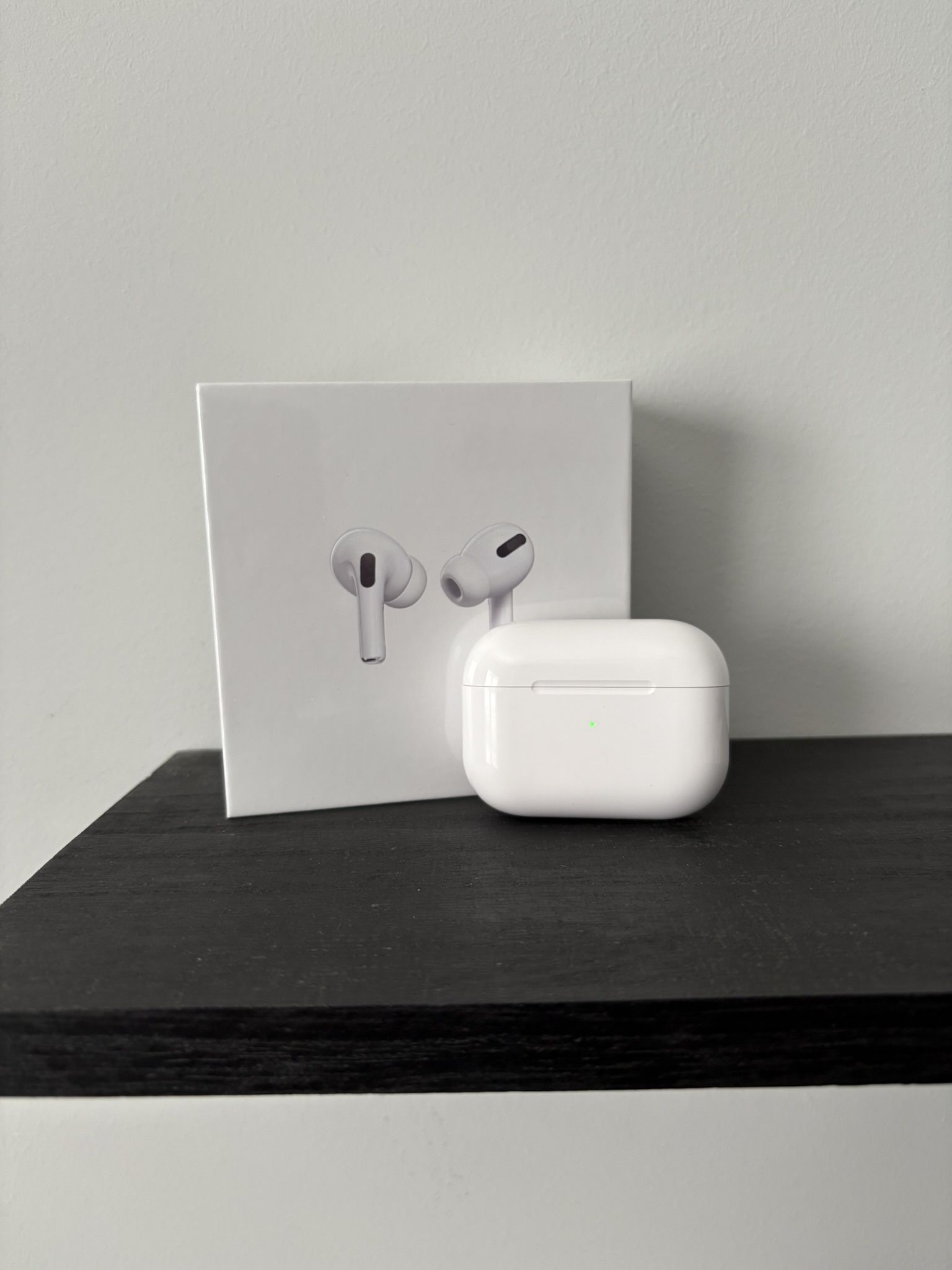 AirPods Pro with Wireless Charging Case