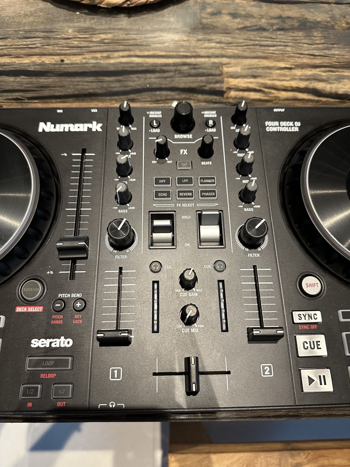 【美品】Numark MIXTRACK PLATINUM FX Mixtrack Platinum FX | Numark