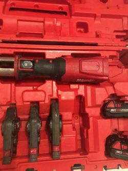 Milwaukee M18 FORCE LOGIC press tool