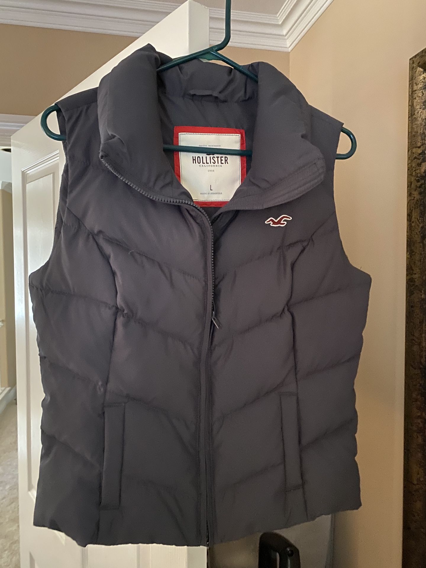 Hollister Puffer Vest