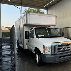 2008 14ft box truck ford runs great
