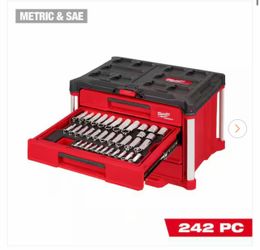 Milwaukee 1/4 in. and 3/8 in. and 1/2 in. Drive Metric & SAE Ratchet & Socket Set with PACKOUT 4-Drawer Tool Box (242-Piece)