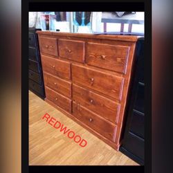 9 Drawer Pinewood Dresser /Cómoda Pino 9 Cajones