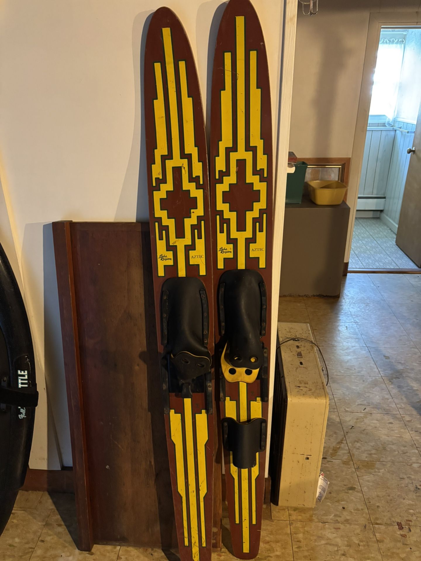 Water skis
