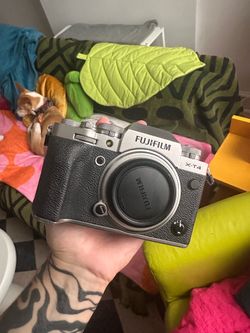 Fujifilm X-T4 Mirrorless Camera Body
