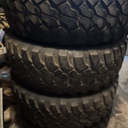 Tires 35•12.50R20 LT
