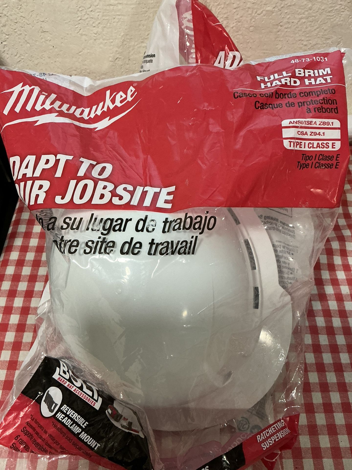 Milwaukee. BOLT White Type 1 Class E Full Brim Hard Hat . 48-73-1031.